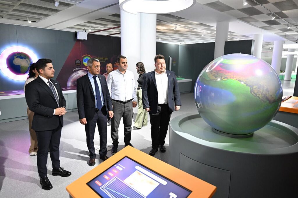 17849220250514085833