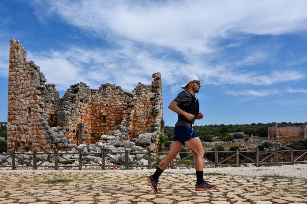 4-kilikya-ultra-maratonu-tarihin-kalbinde-kosuldu-10-28707620250518211607