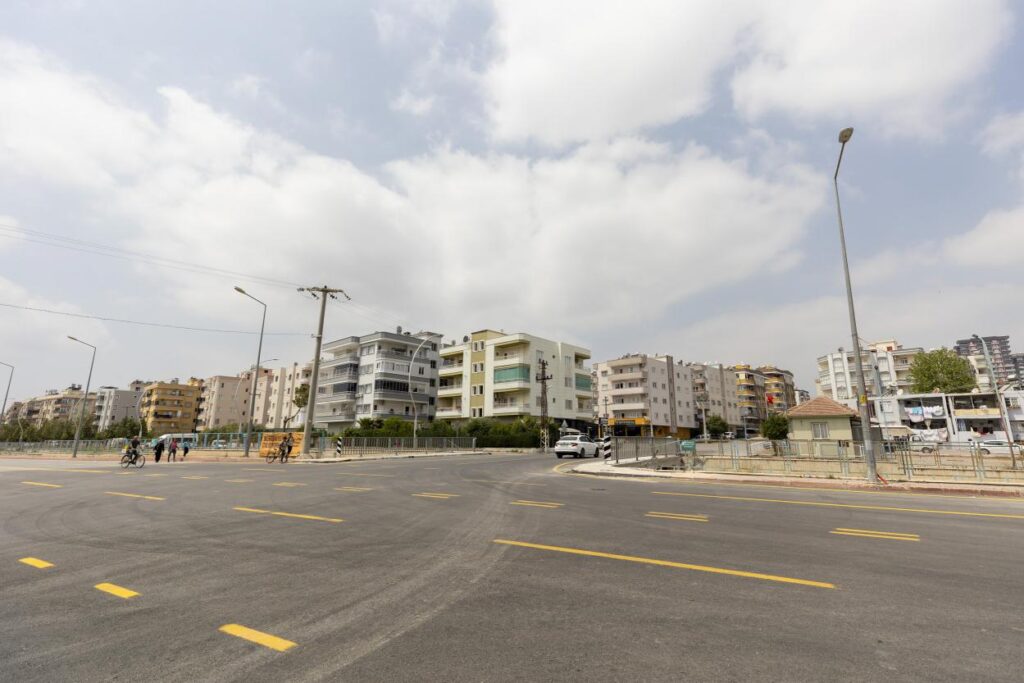 buyuksehir-trafik-akisini-hizlandiran-calismalarina-devam-ediyor-1-96035520250512085634