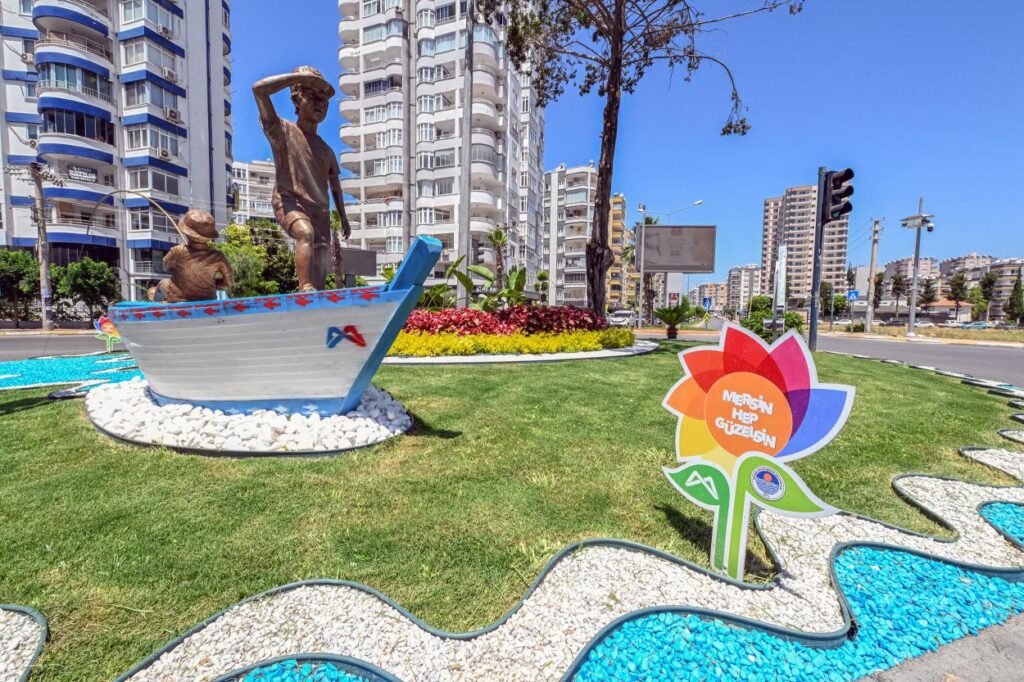 buyuksehirin-park-ve-bahceler-ekipleri-kenti-yaza-hazirladi-12-73027220250708091854