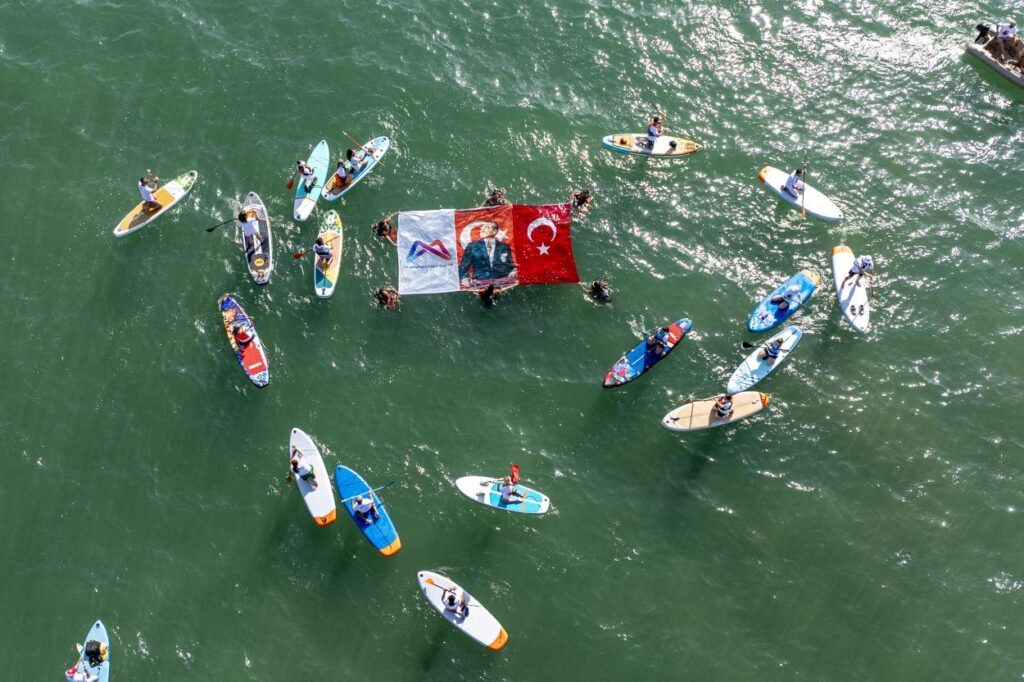 mersin-buyuksehir-belediyesi-ile-havada-karada-ve-denizde-19-mayis-coskusu-yasandi-1jpg-63659720250520092931