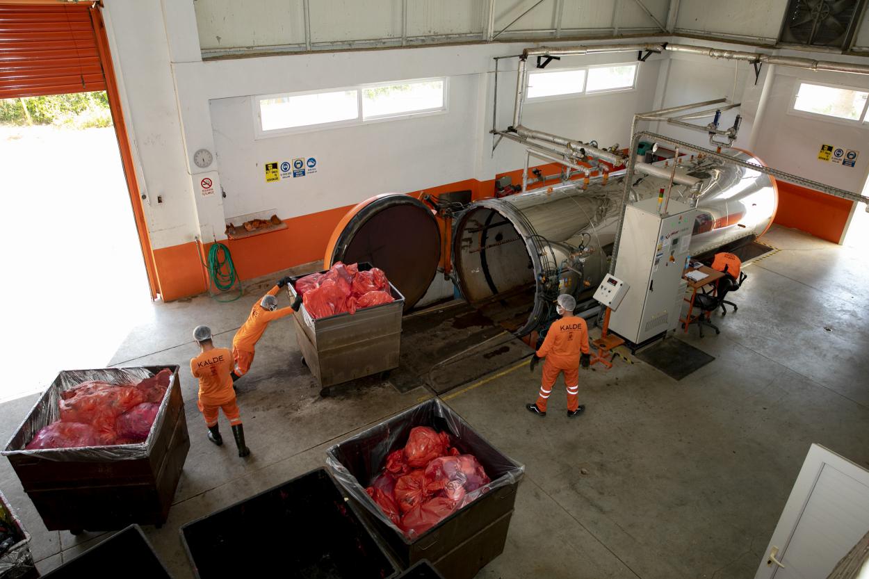 mersinde-tibbi-atiklar-guvenle-toplaniyor-ve-bertaraf-ediliyor-1-49682820250623090223